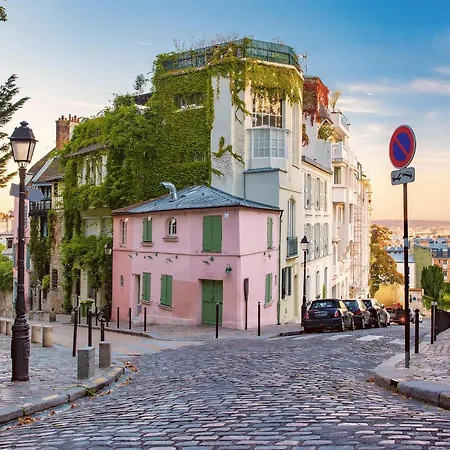 Studio_ Champs-elysees Paris