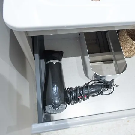 Studio_ Champs-elysees פריז